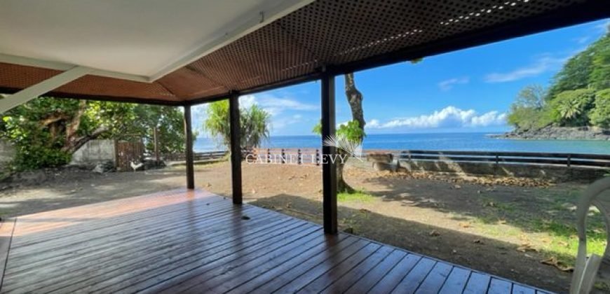 AUX TROIS CASCADES A LOUER MAISON F4 BORD DE MER TIAREI