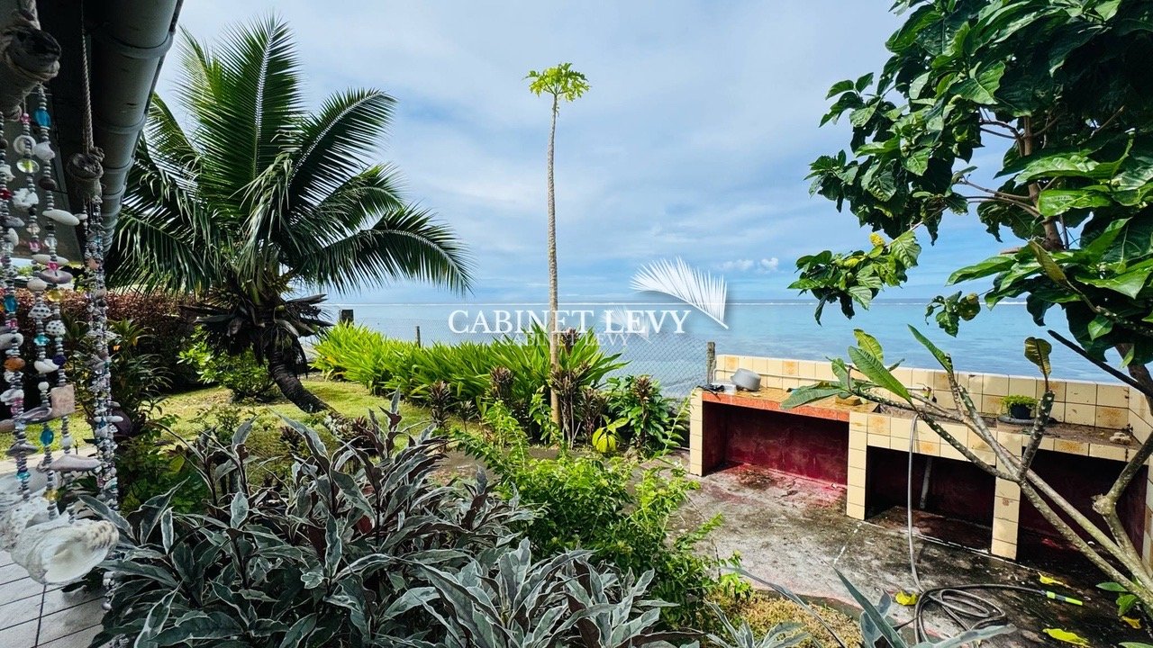 A louer petite maison F3 Papara bord de mer.