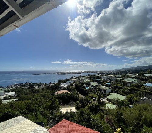 À VENDRE APPARTEMENT T3 MEUBLÉ VUE MER - PAMATAI - FAAA