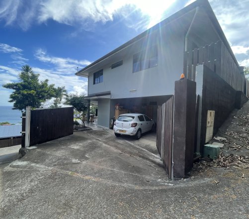 A louer maison F4 &quot;meublée/équipée&quot; à Arue (Vue Mer) Libre AOUT